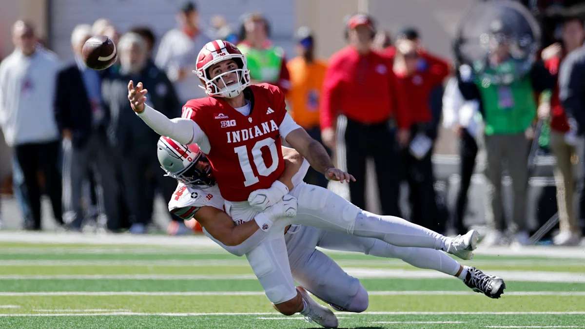 Ohio State and Indiana football game image from Yahoo Sports story on the Buckeyes' 19-15 win.